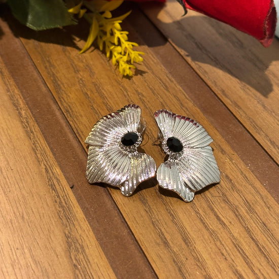 Luna Petal Earing